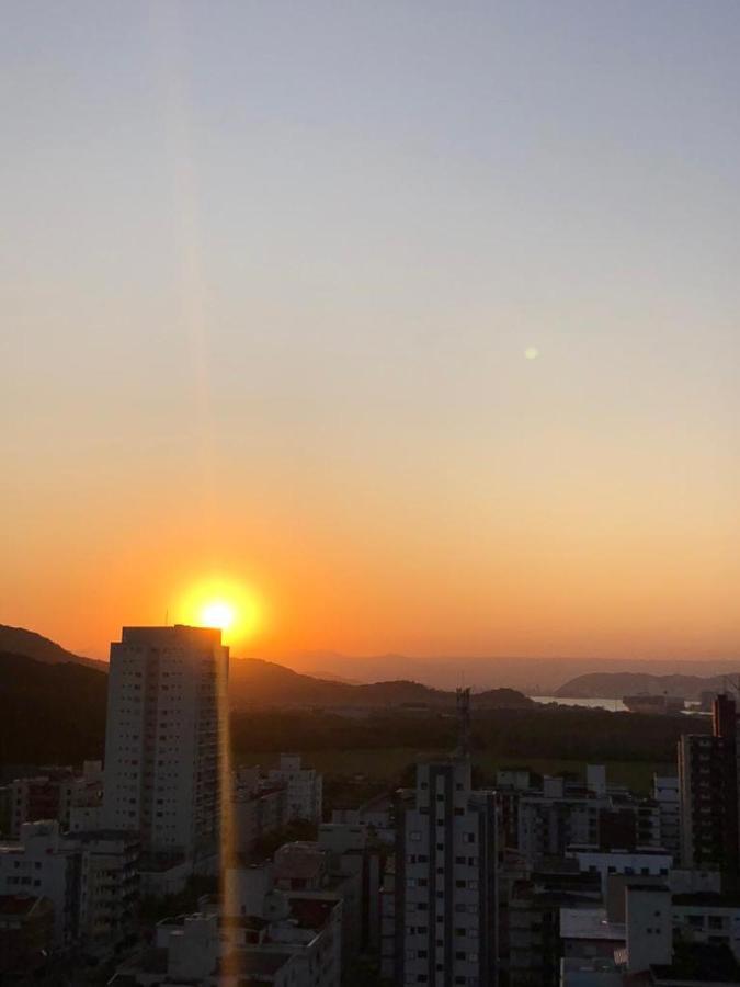 Guarujá, Astúrias, 3 Suítes, 1 quadra da praia Exterior foto